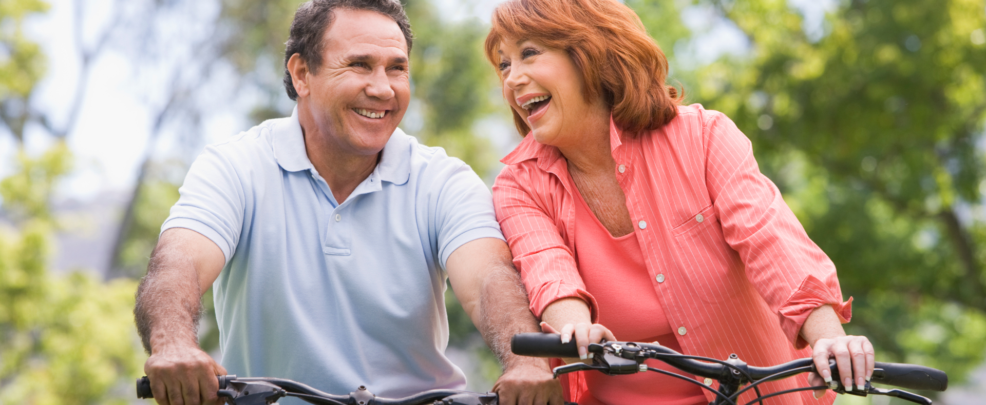 couple-bike-riding